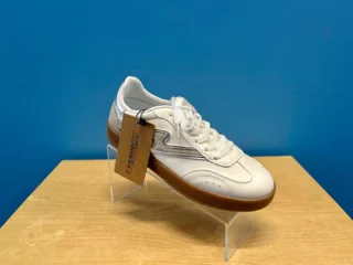 NEW STOCK ALERT 🚨We’ve had some exciting new stock arrive at Walkwel! Including…- Bonnie (Heavenly feet) £29.95 white trainers, combining style and comfort. Also vegan friendly 💚- Phantom 4 trainers (TOPO) £135.00
Now available in men’s and women’s. Topo shoes are known for their security in the mid-foot and heel, as well as a roomy toe box for maximum comfort :)- Hyacinth Leather strap wide fit shoe (DB). £99.00
With an air bubble sole and removable insoles.- Abby (Heavenly feet) £39.95
Now in black and tan colours, offering a modern twist on a classic silhouette. With adjustable straps for a perfect fit!- Last but not least, our new range of own brand products, including official Walkwel callus softener (£16.99), pedicure file (£9.99) and professional pedicure file (19.99). All designed to be easily used and most of all effective. For best results, use with Walkwel callus and nail cuticle softener.#walking #foothealth #podiatry #shoes #newshoes #comfort